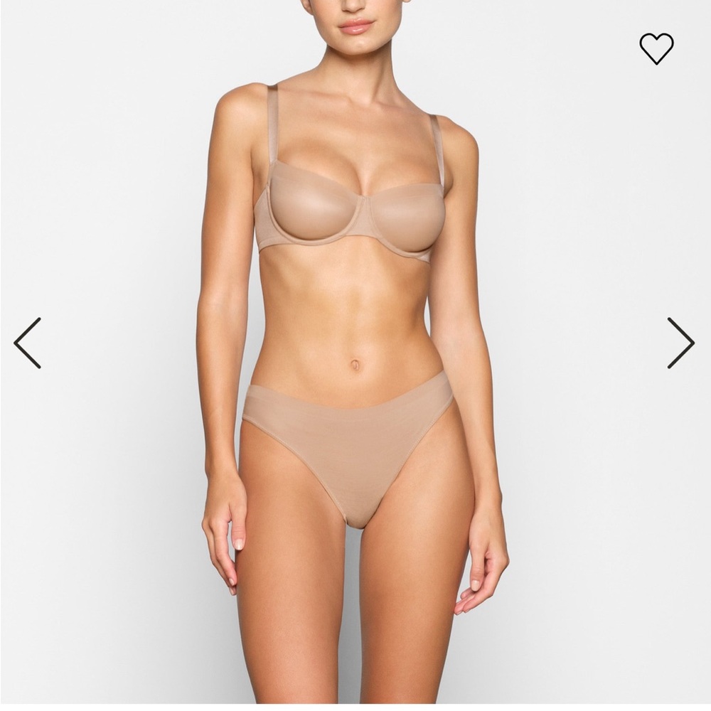 SKIMS NO SHOW
UNLINED BALCONETTE BRA